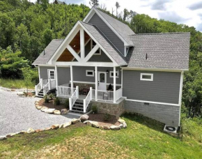 Starline Cabin - New Lux 2 Cabin - Amazing Views, Hot tub, Grill!